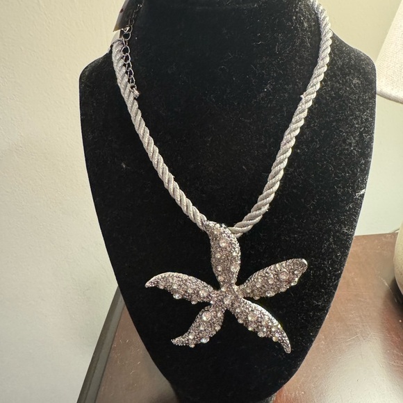 Inc Elegant Silver Starfish Pendant Necklace - Picture 1 of 6